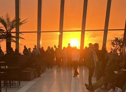 Groupe au Sky Garden de Londres au coucher du soleil, voyage d'études